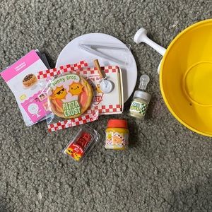 Mini verse pepperoni pizza